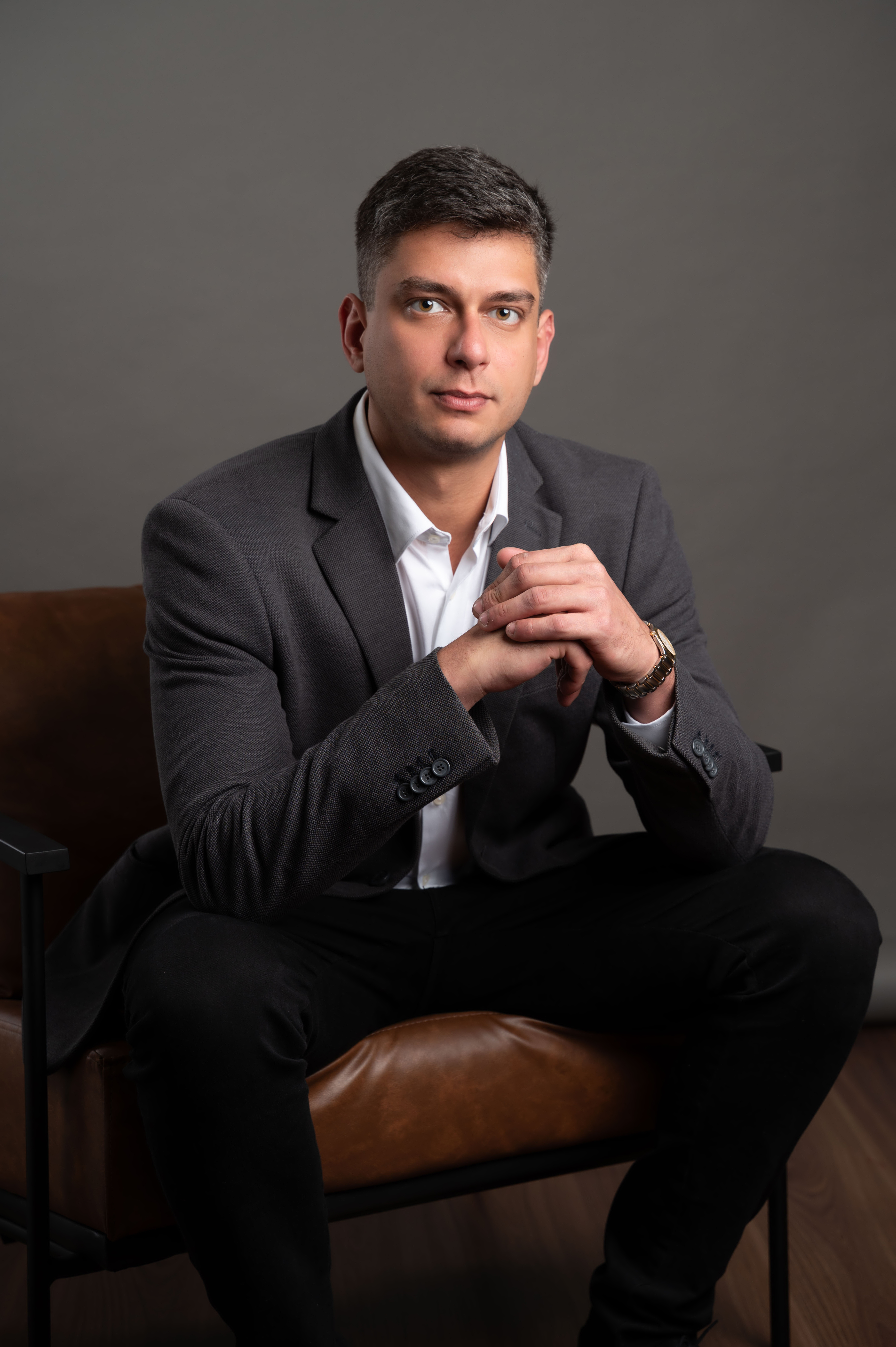 Dr. Victor Gasperoni, ortopedista especializado em cirurgia de quadril