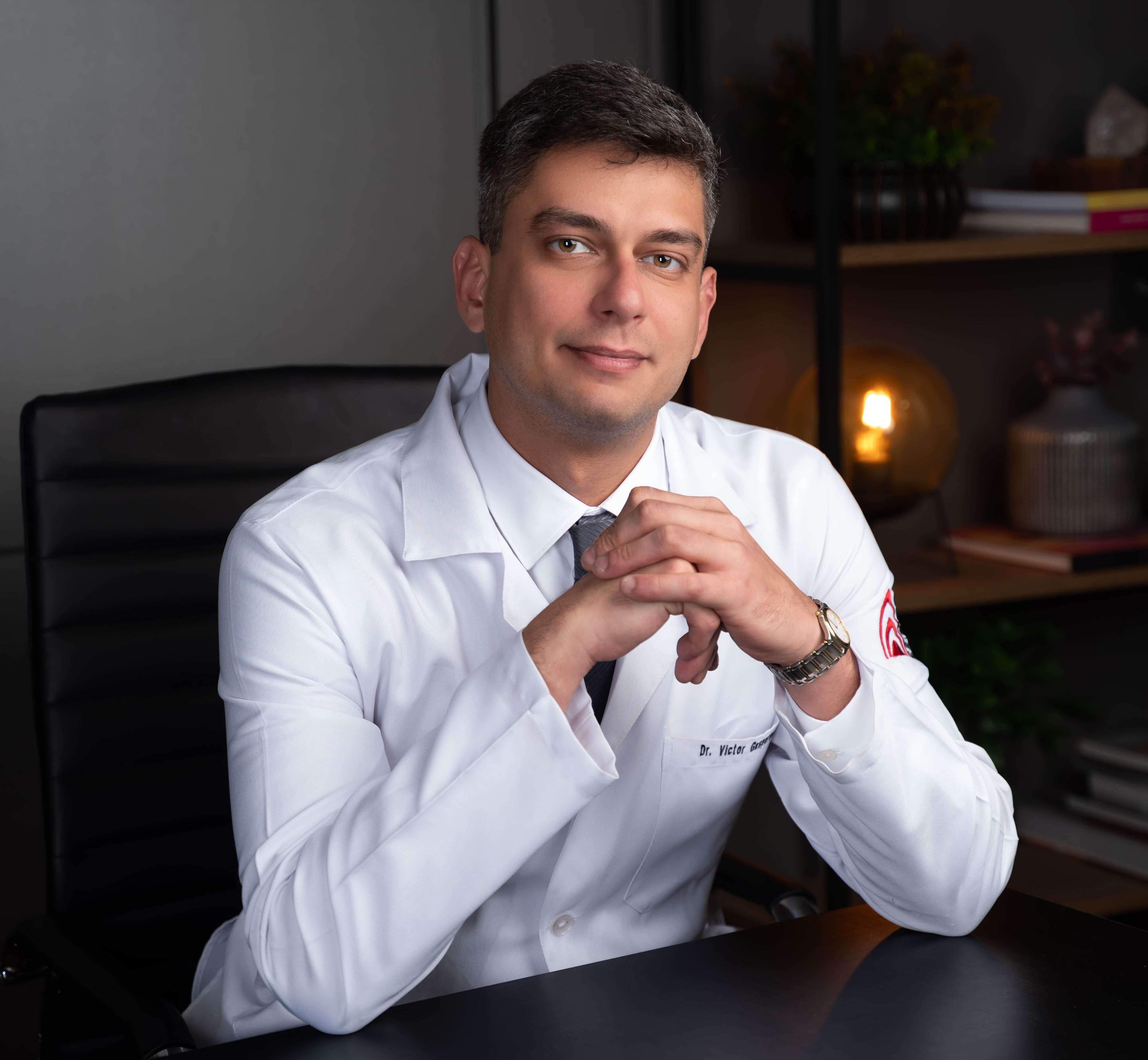 Dr. Victor Gasperoni — especialidade em cirurgia de quadril